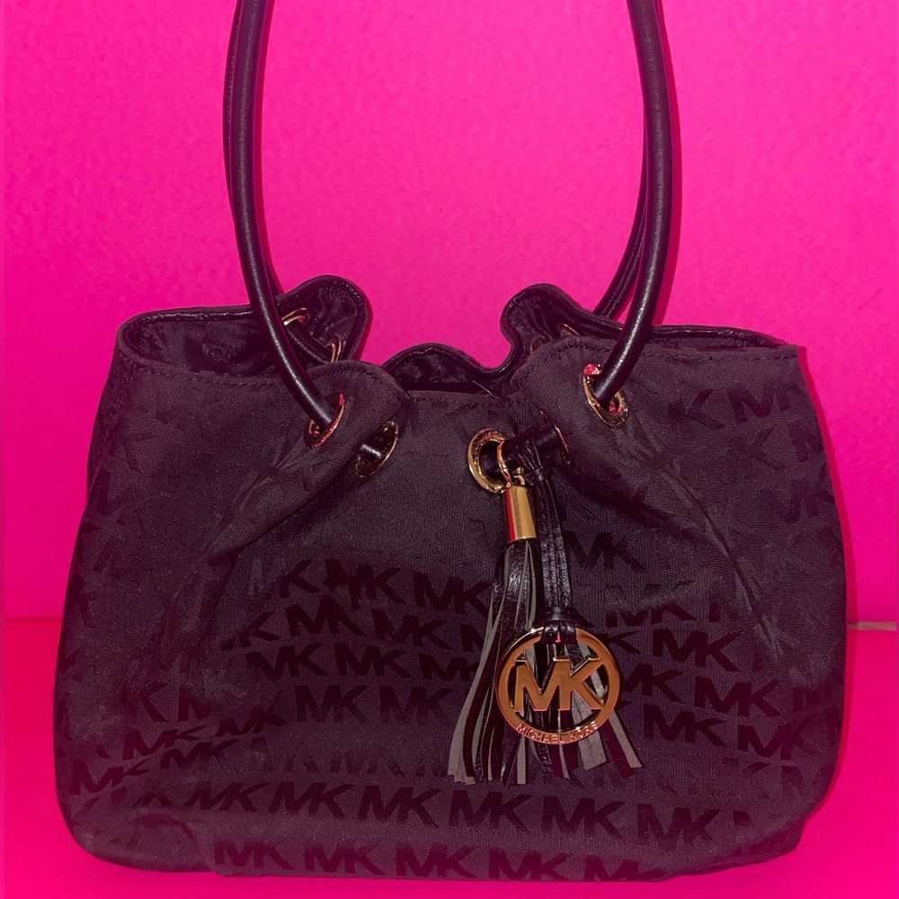 MiCHAEL KORS SiGNATURE BAG